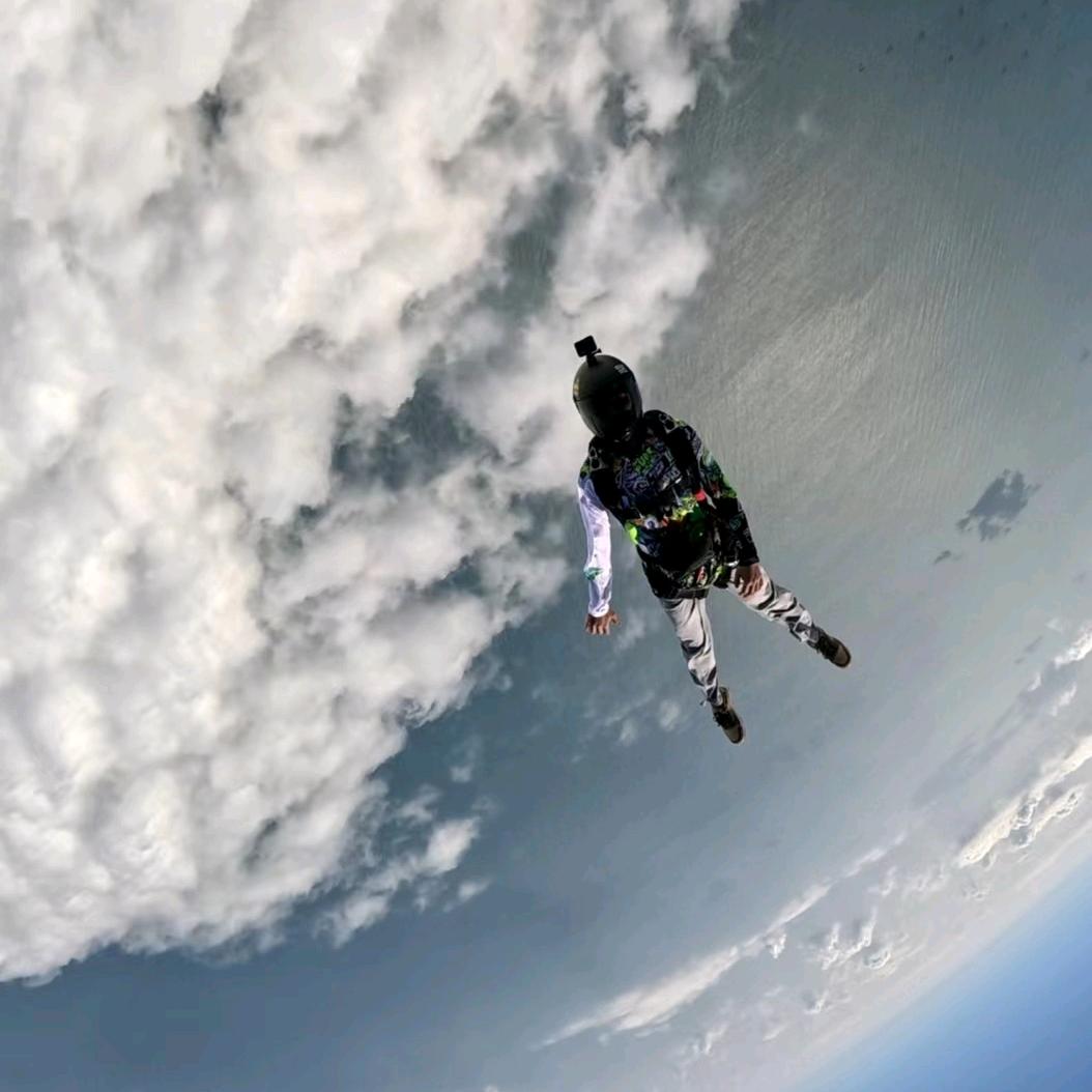 西安跳伞教练黄胜