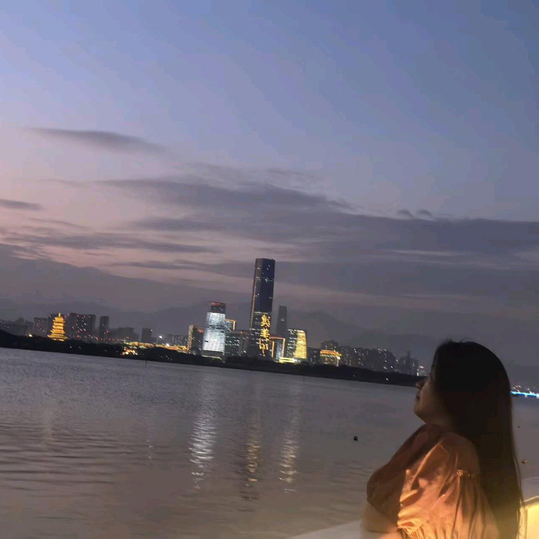 重生的芊芊在梦幻西游0粉丝开始直播成长