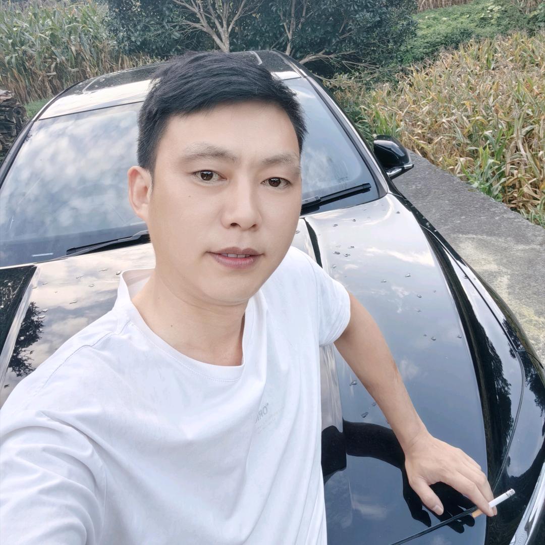 @王    静