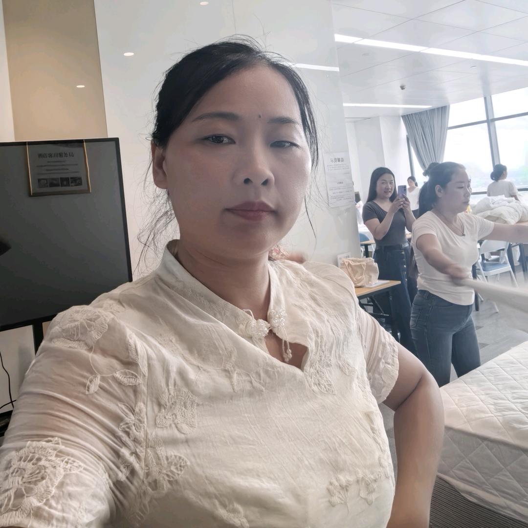 周周带你做客房。