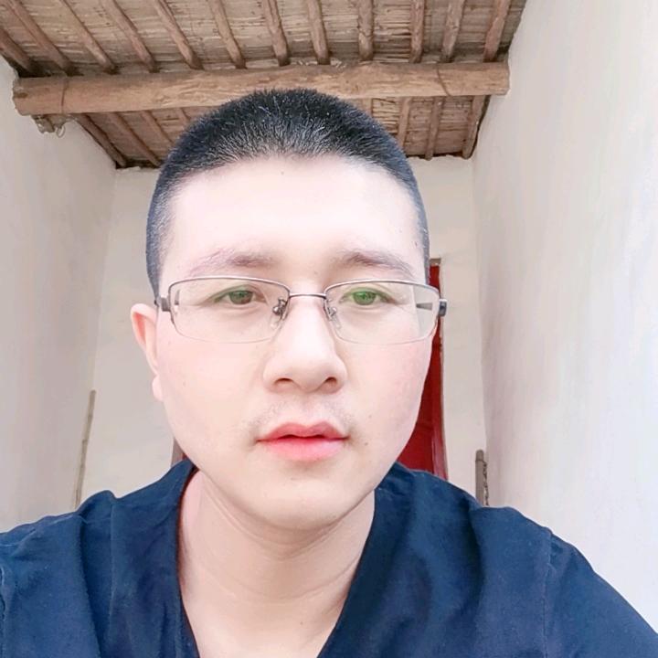 亮亮爱唱歌