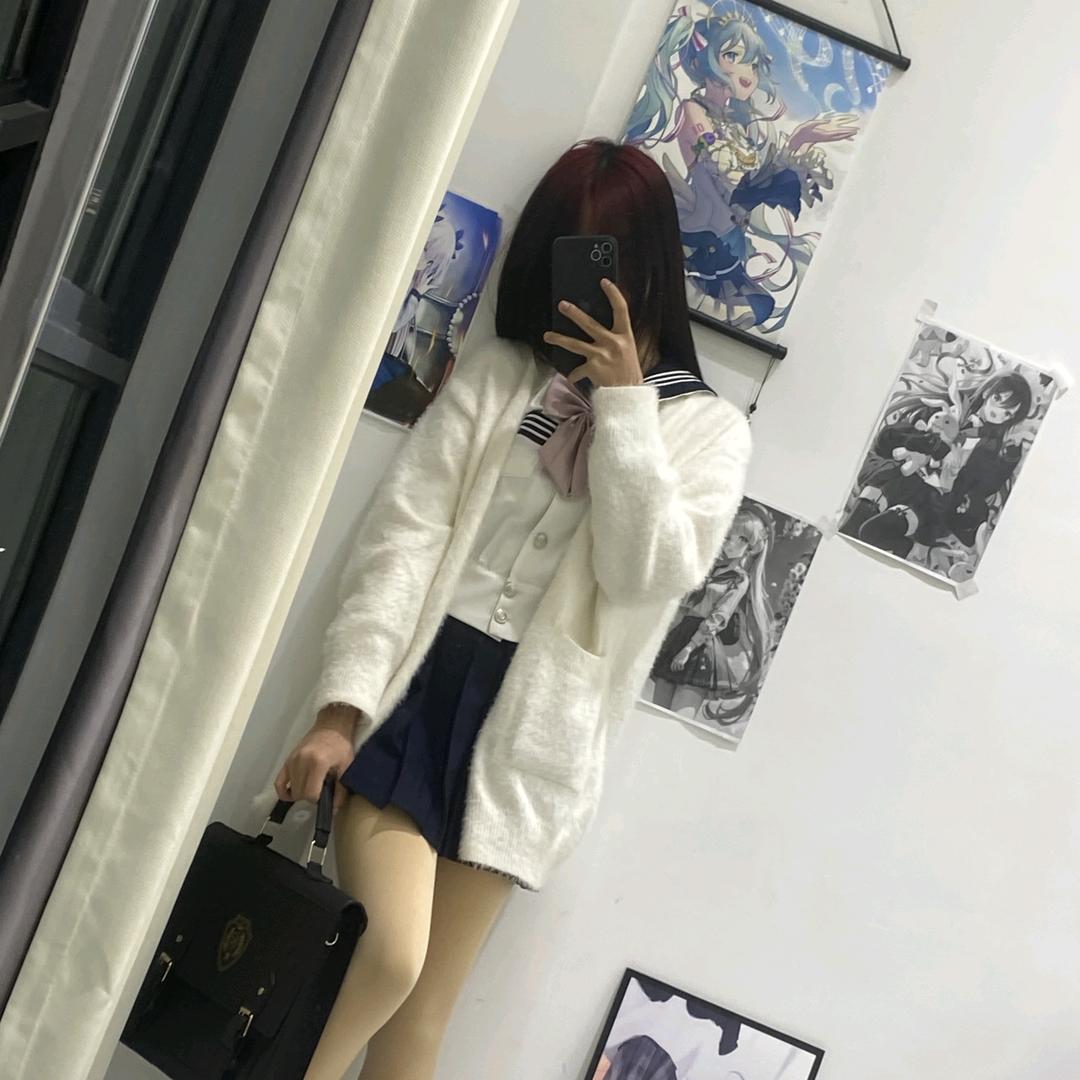 爱美的小女孩