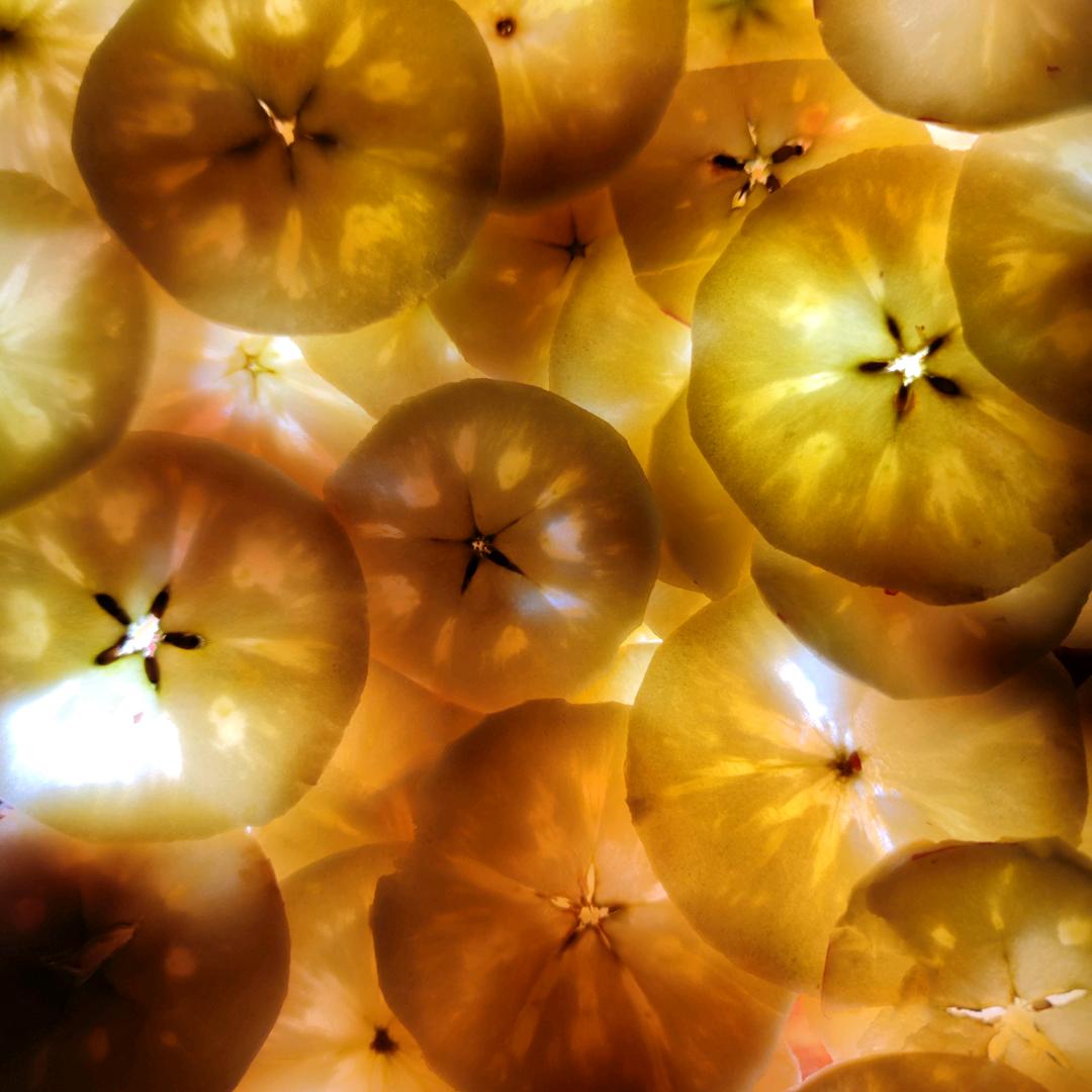 卖苹果的小伙子