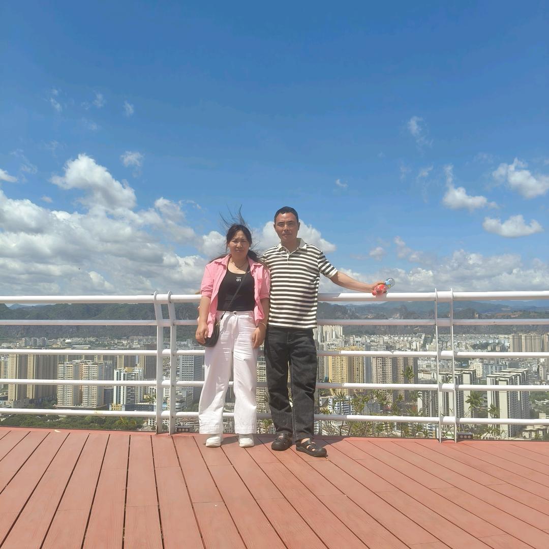 养百家狗的杨姐  杨姐