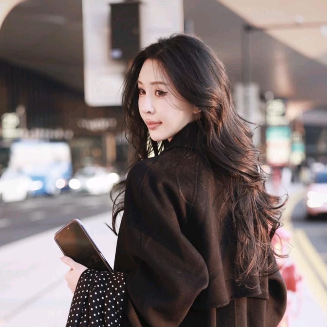 菠萝宝宝Yuna 知性穿搭分享