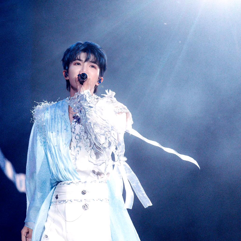 优仔怀里捧着一颗周星星.🌟【见过周深版