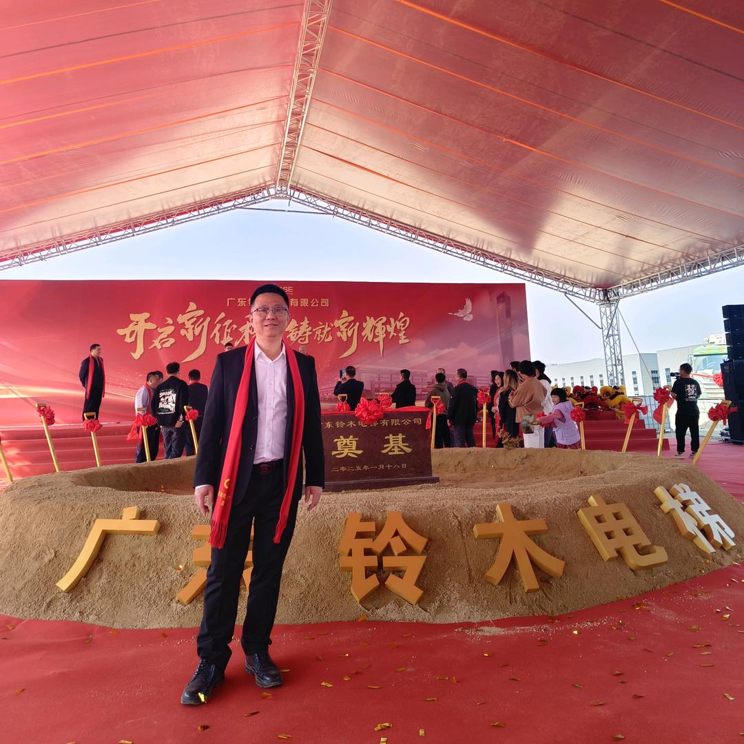 铃木电梯廖武刚