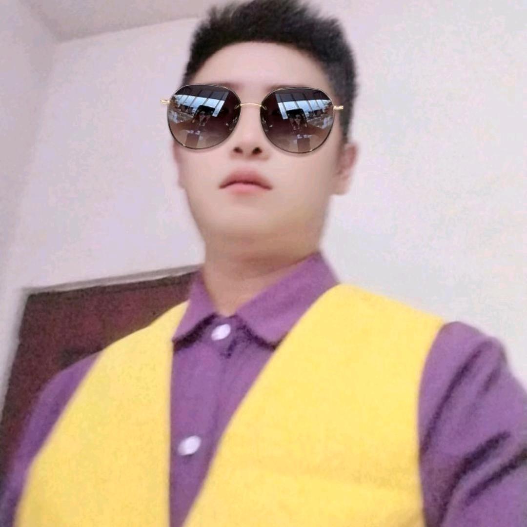 以勒文艺演出团