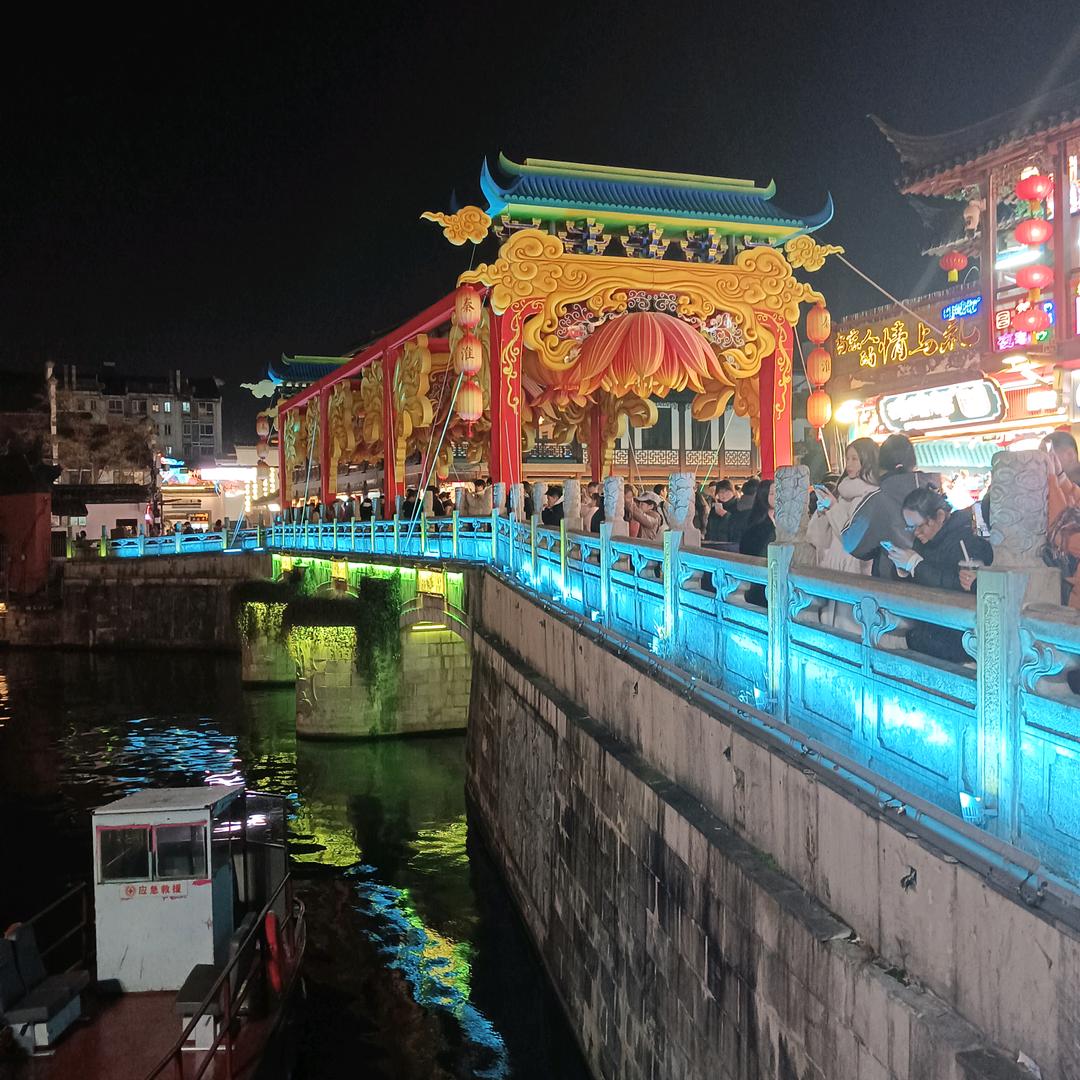 是虹虹吖～