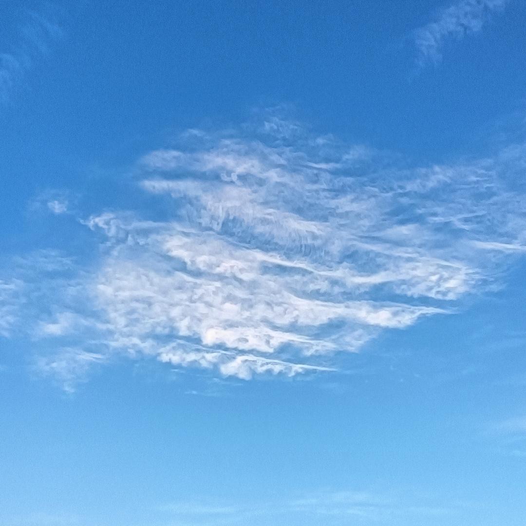 风扫过的云