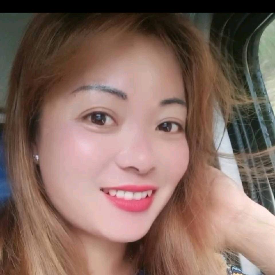 月空下的微笑