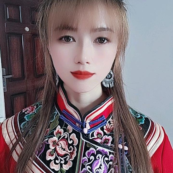 彝 家 阿 妹