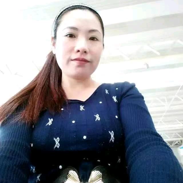 秀秀练琴