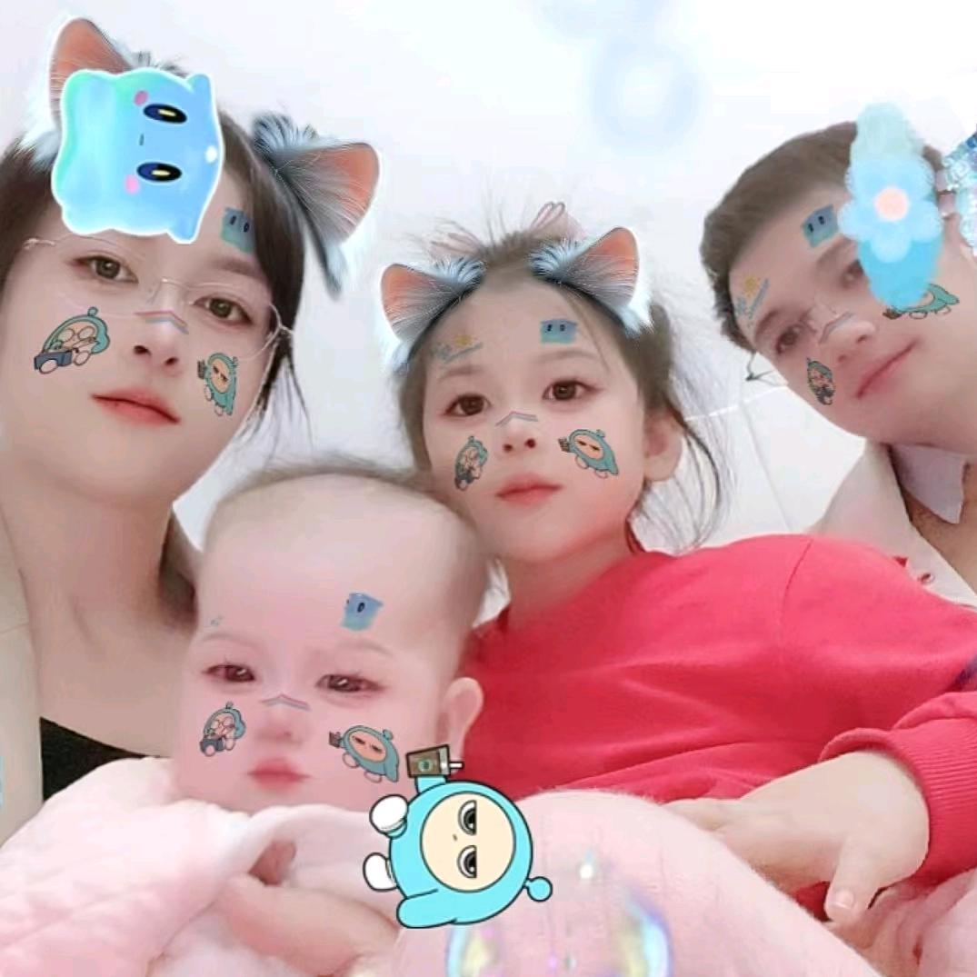 臭美的猪猪女孩