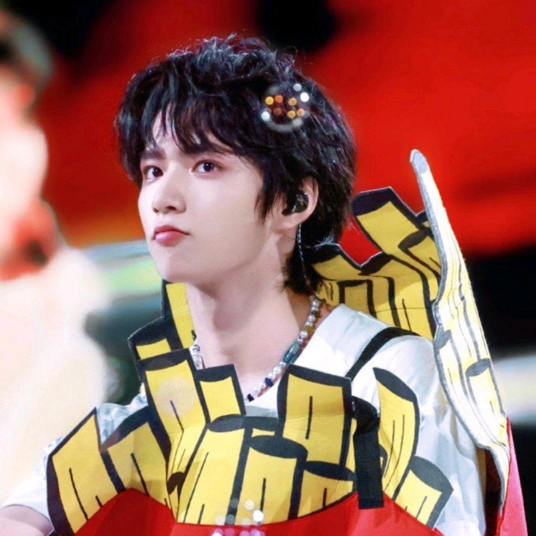 文哥腿长一米八