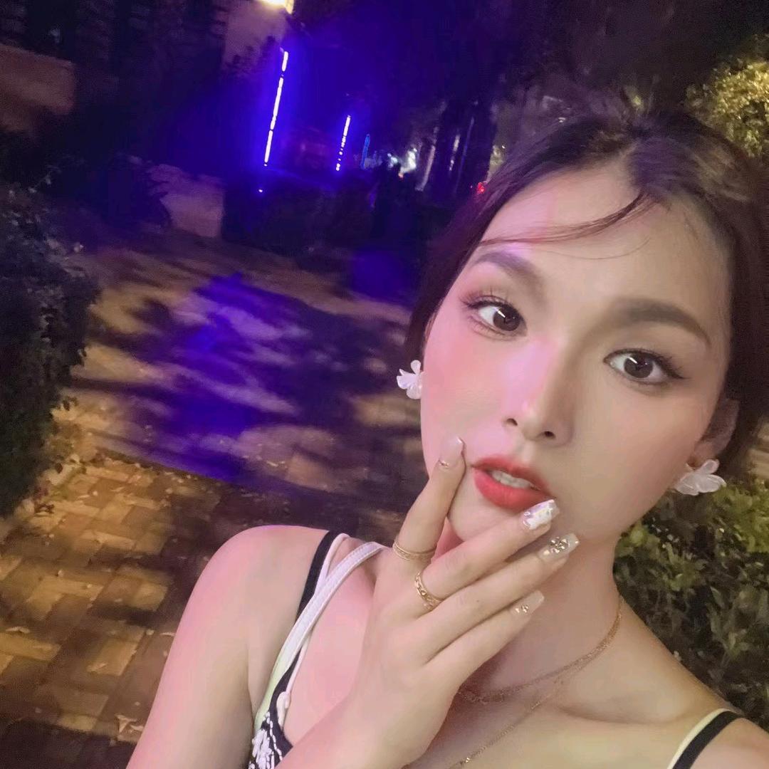 千颜万羽女装