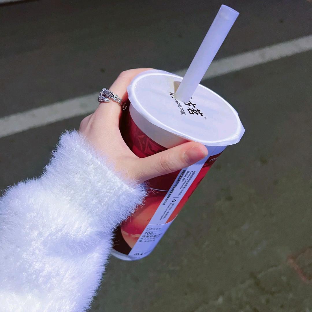 冬天的第一杯奶茶🥤