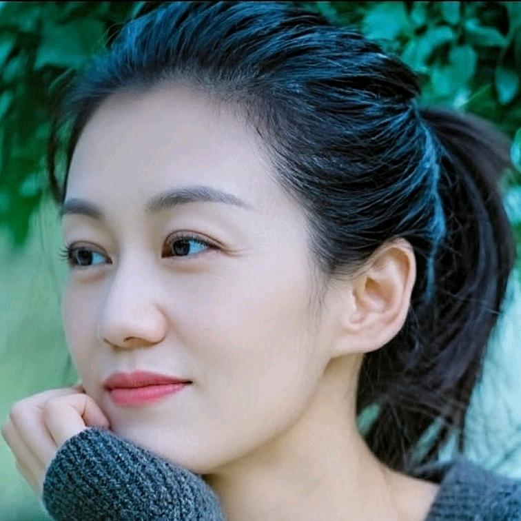 陌颜。