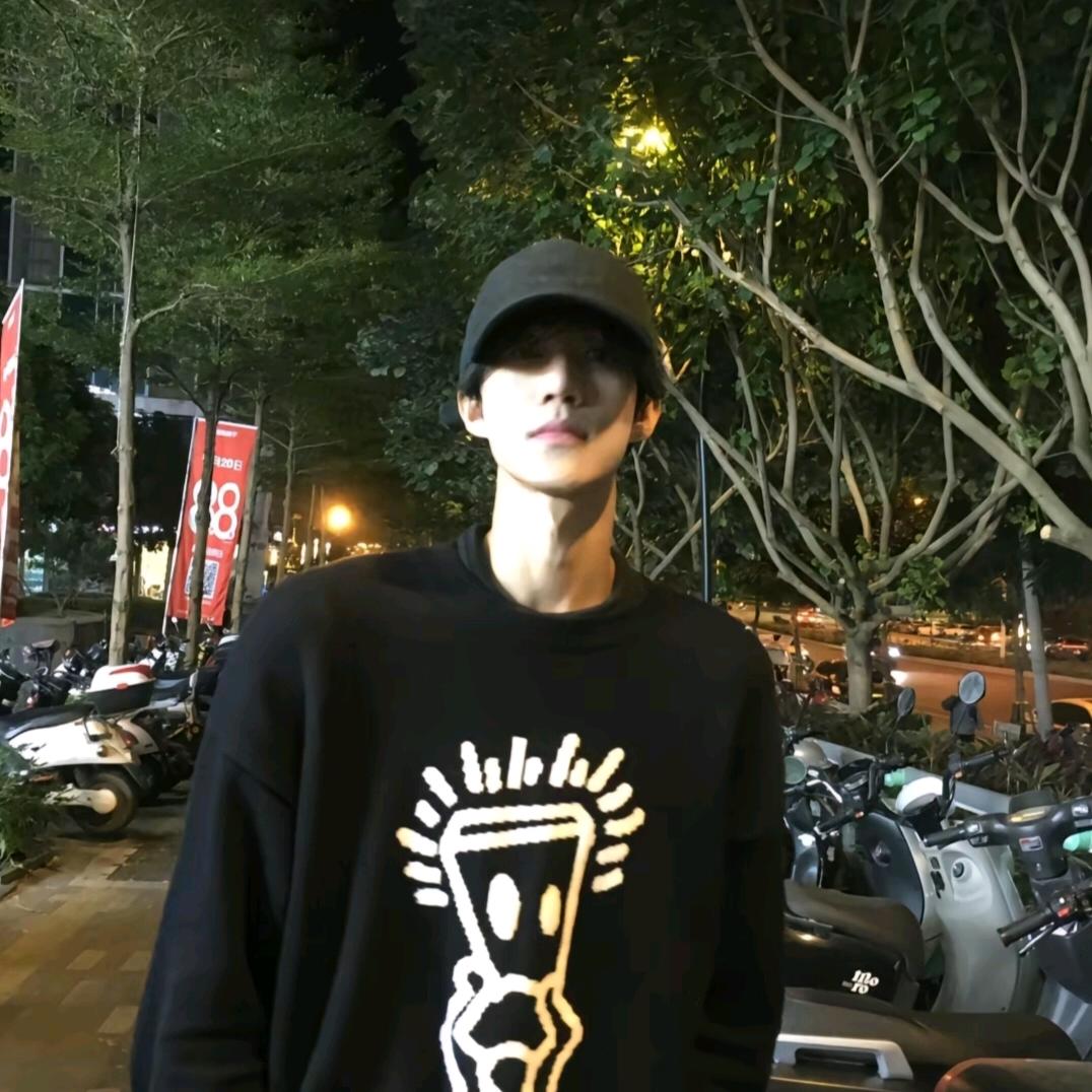 在苏州弹杨琴的西梅