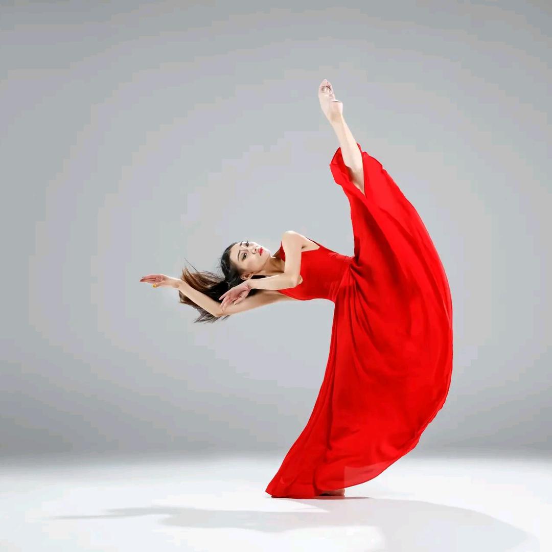 兵兵（十月艺术舞蹈老师）