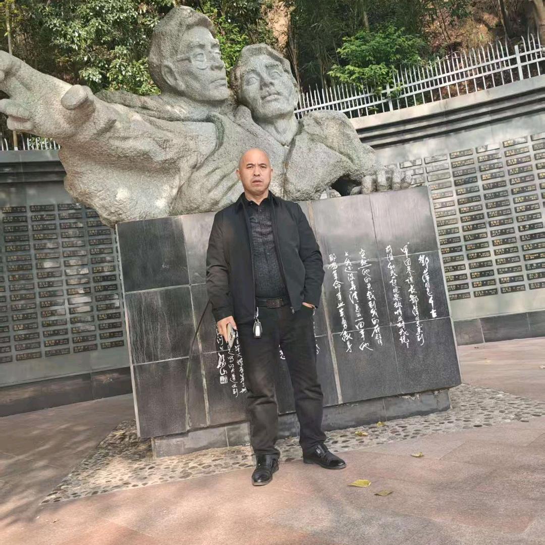 因为不认输。所以活得苦