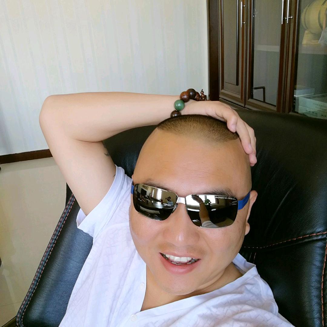 亮亮