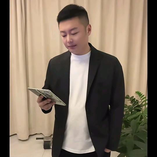亮亮先森