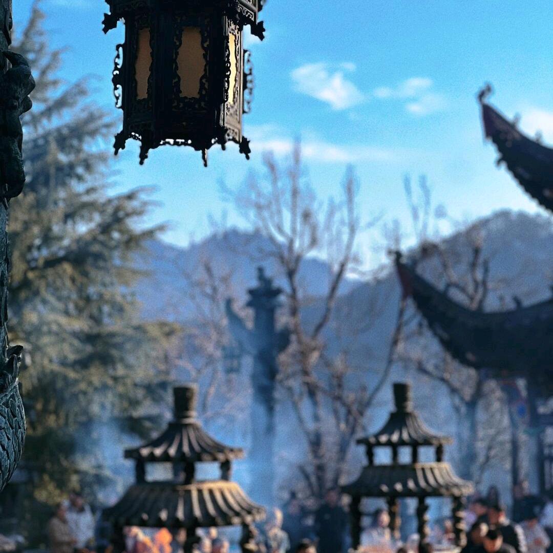 绾好师兄（关住赠灯）