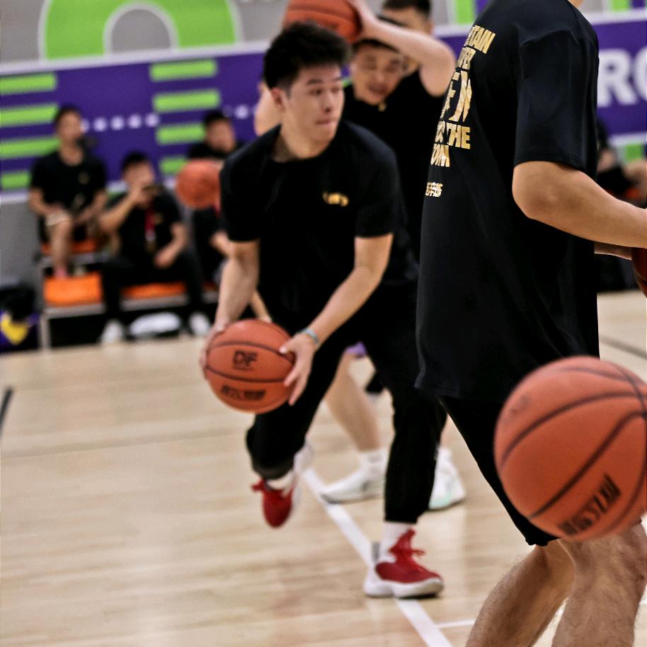 小黄教练🏀
