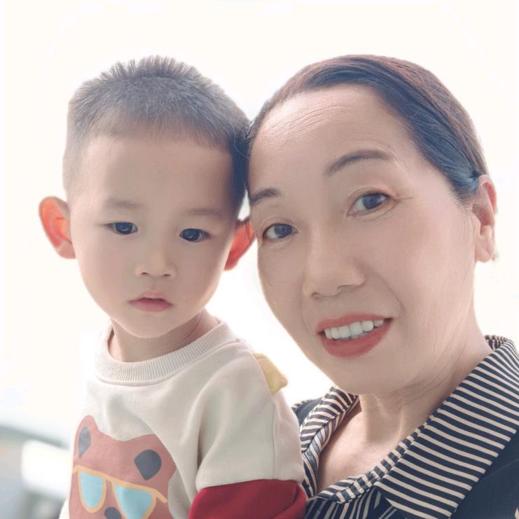 爱唱歌🎤的老阿姨，