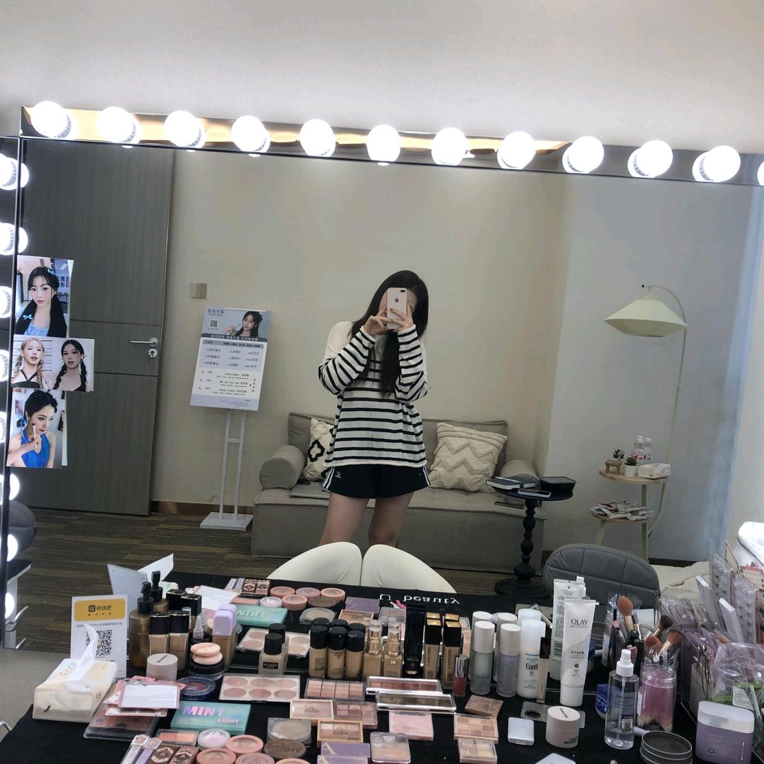 美妆博主夏天