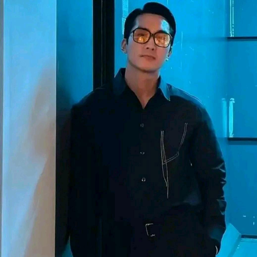 至尊宝是大帅哥　　　╭╯