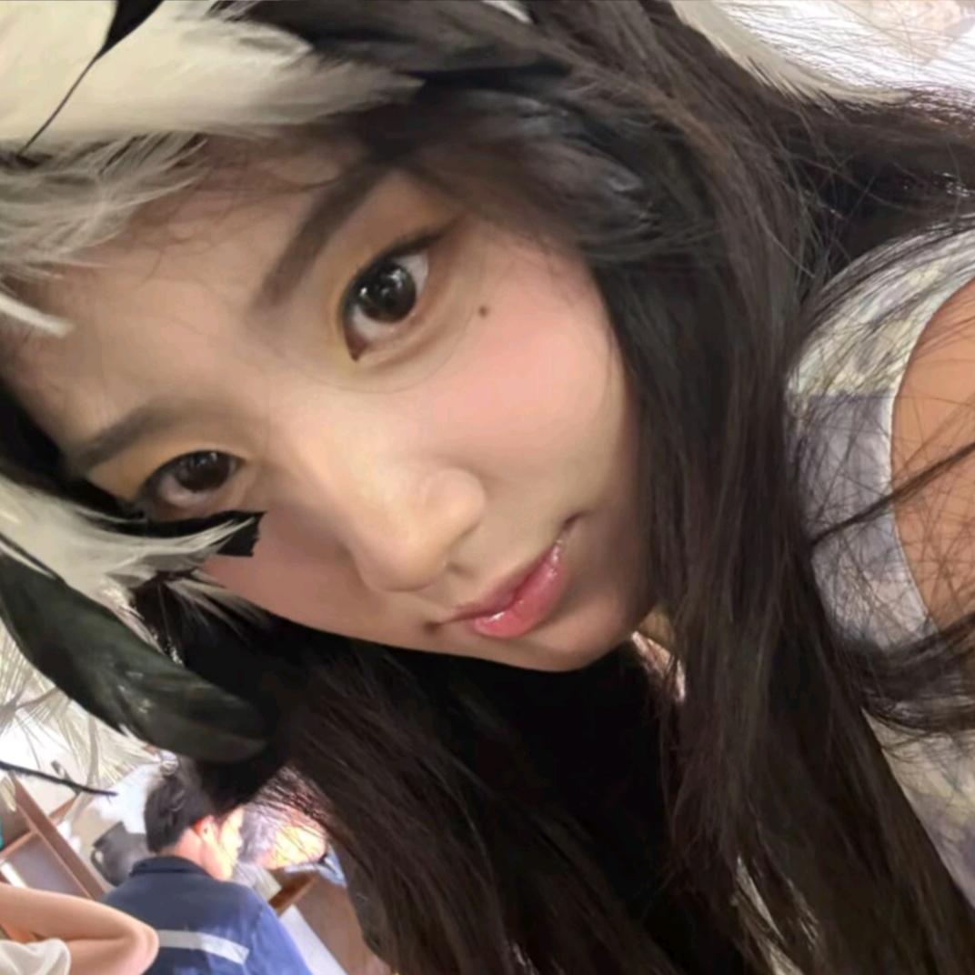 泽样的萱.^
