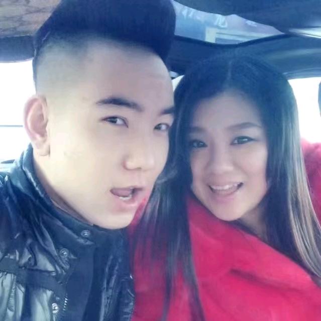 王小追和关小跑