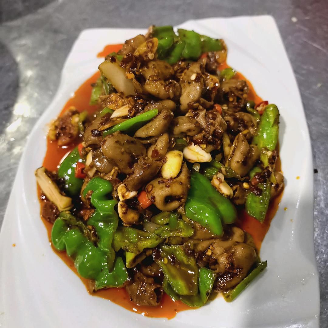 《王飞面食烧烤》地址金塔路梅苑三区斜对面