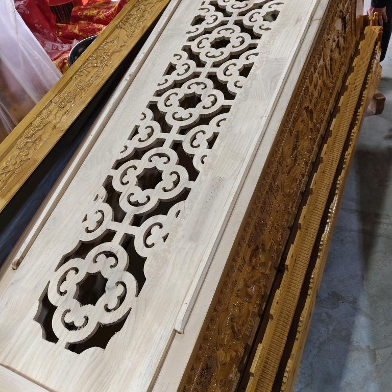 《刘师》新区水泥墓室，柏木松木寿材。