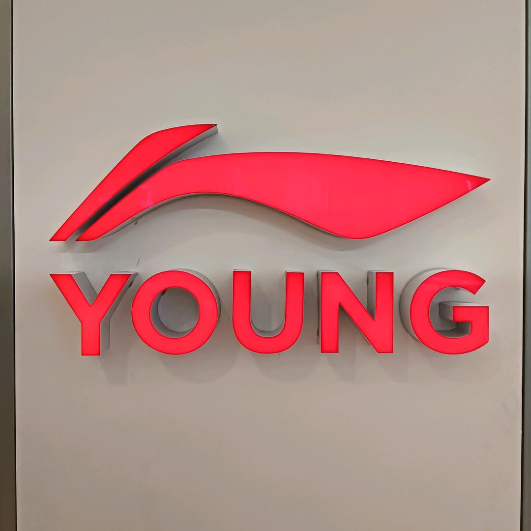 金坛八百伴三楼小李宁