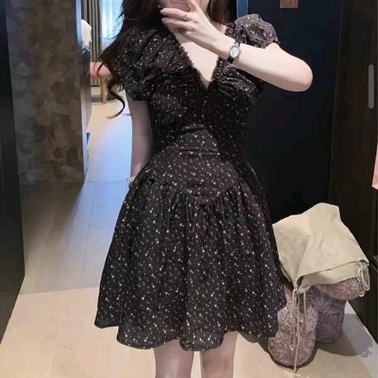 依依。