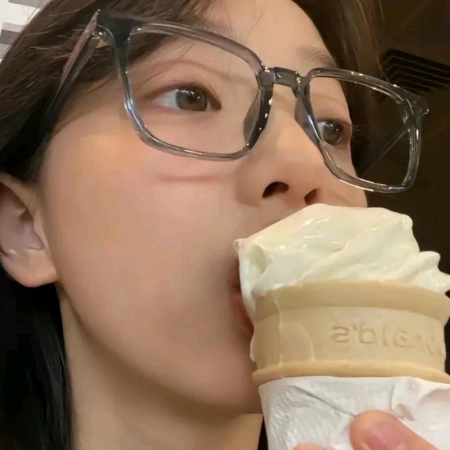 内向不穿大裤衩