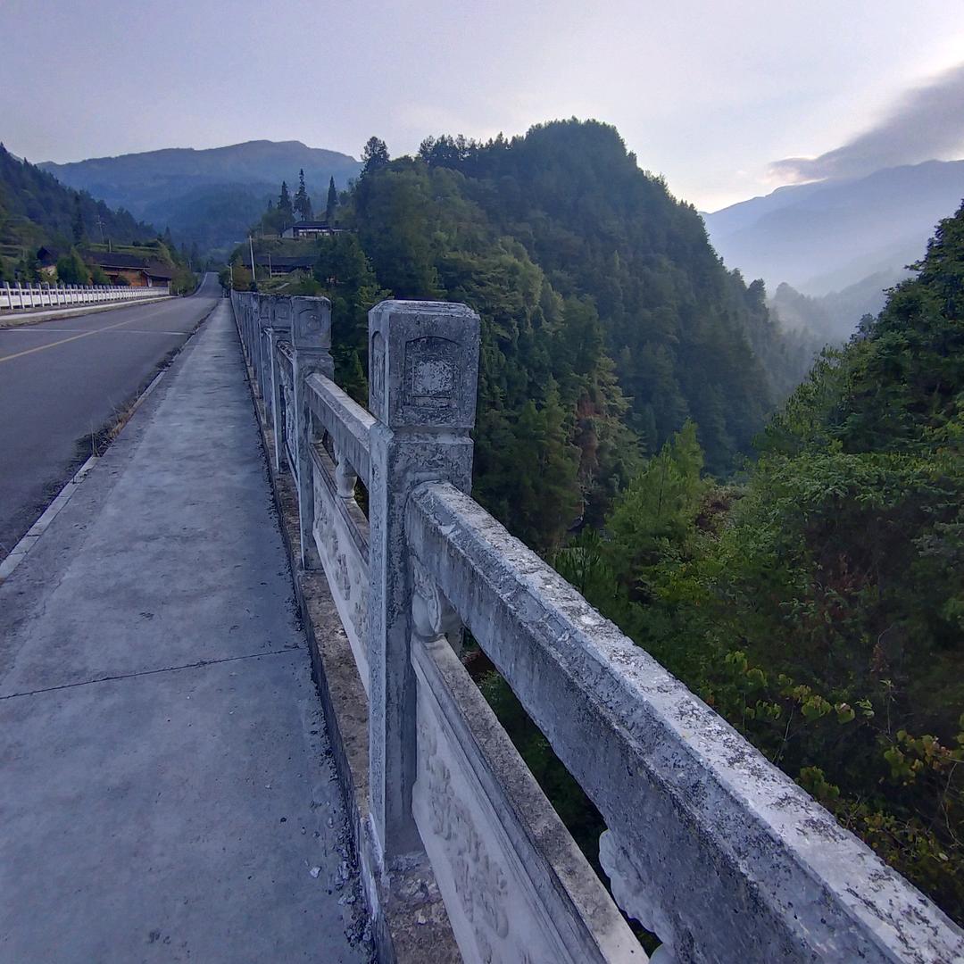 桃花依旧笑春风