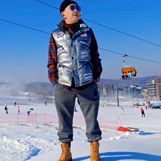 斌哥(本人不闲聊)