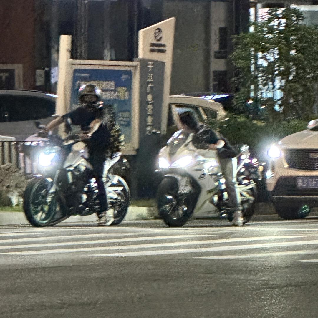 M。