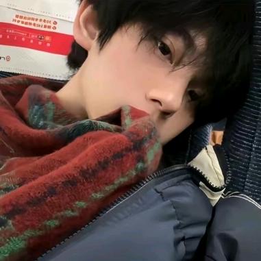 360斤高冷男神青年音