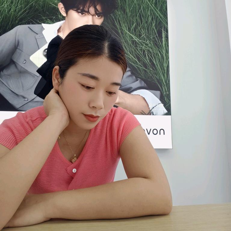 卖手机的小姐姐