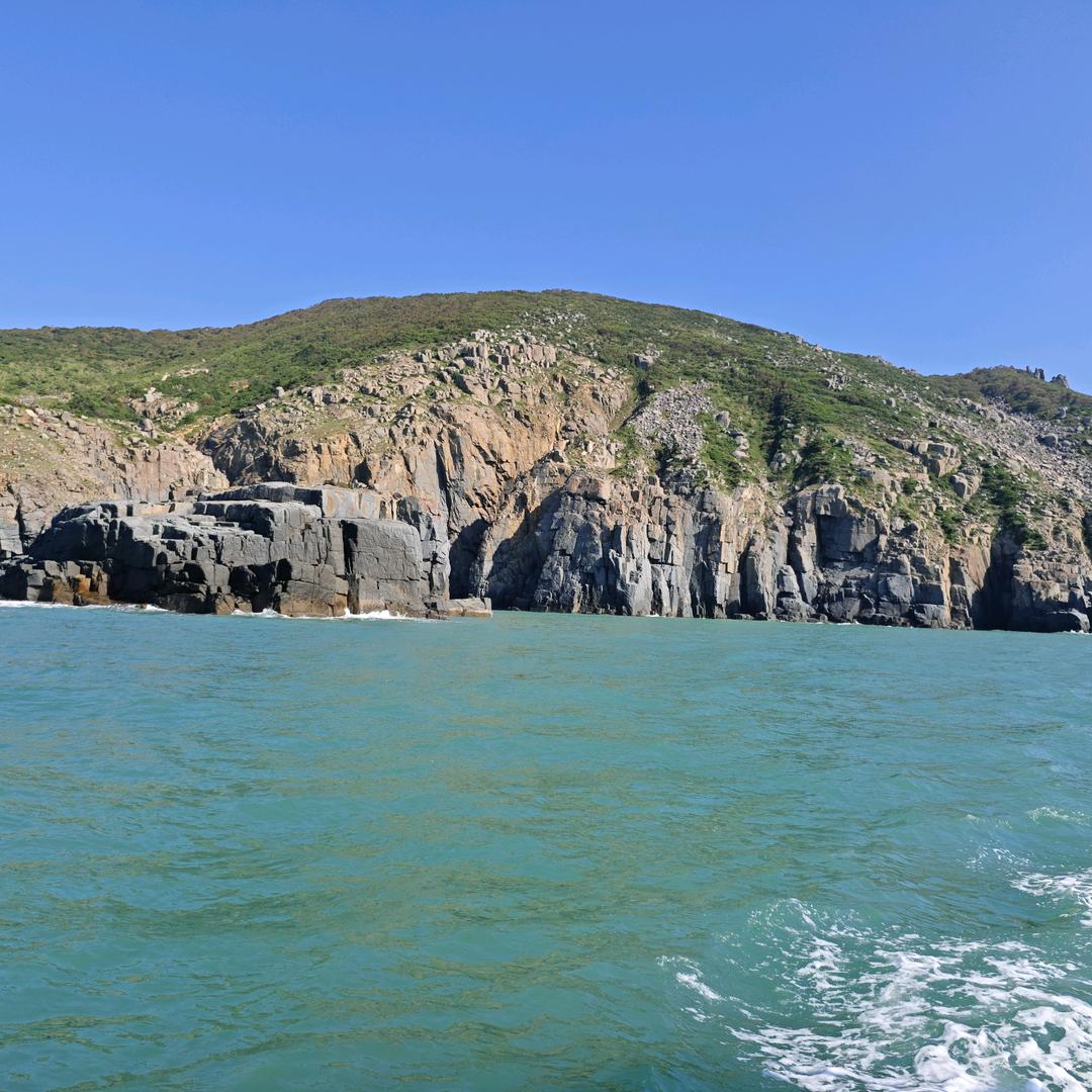 榴花不似舞裙红