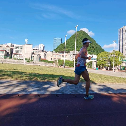 爱跑步的小杨同学