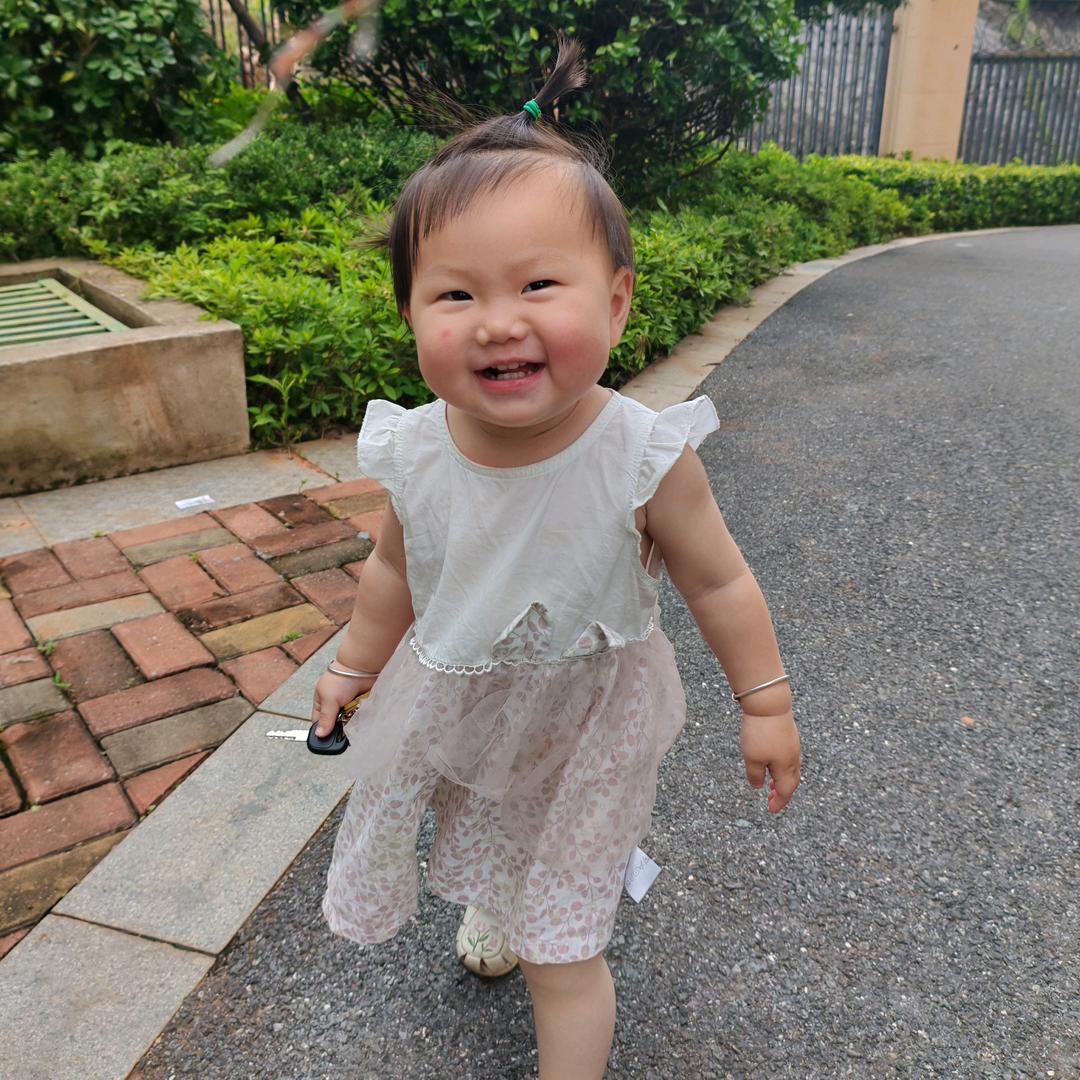 村村播胡小红