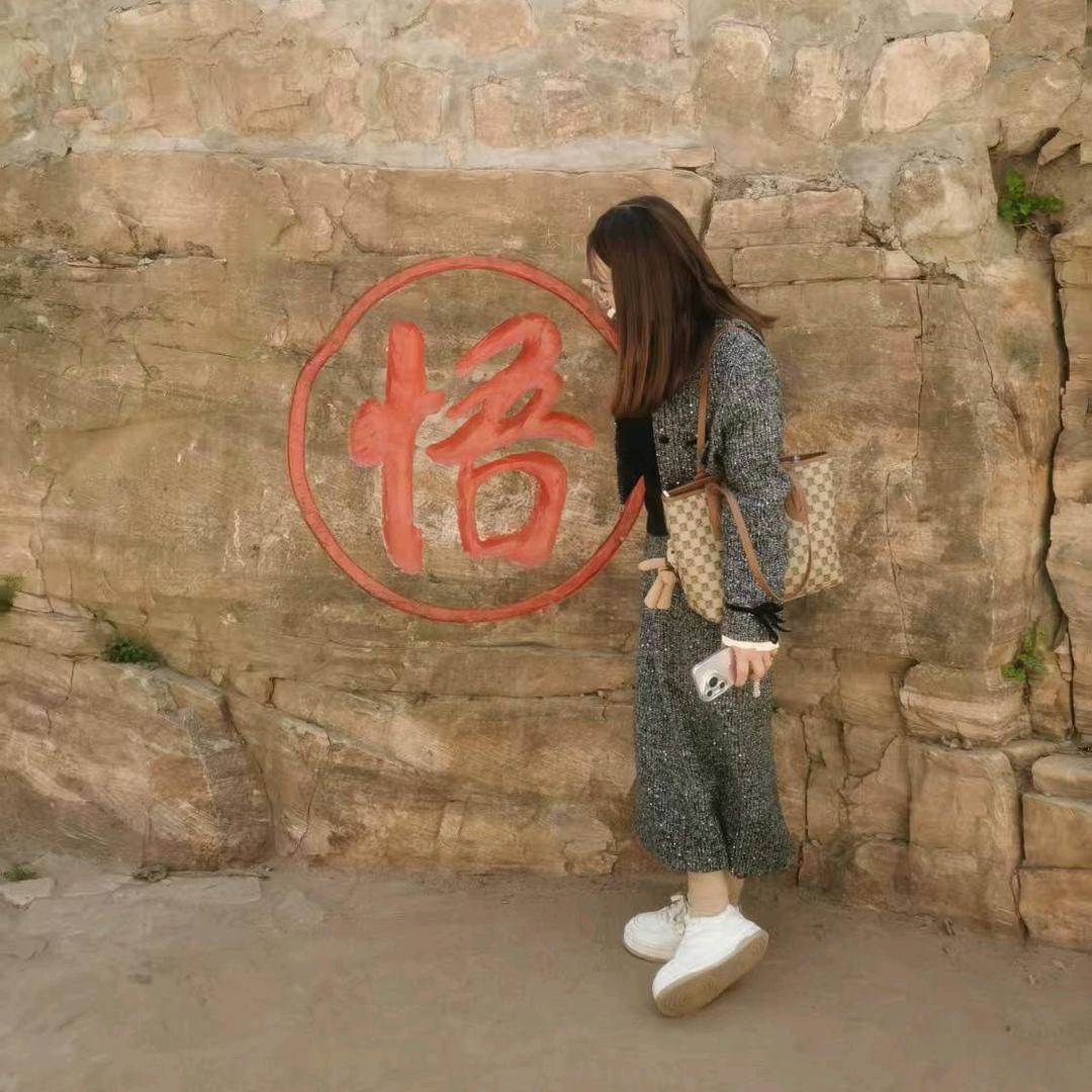 贺贺（橱窗有好物）