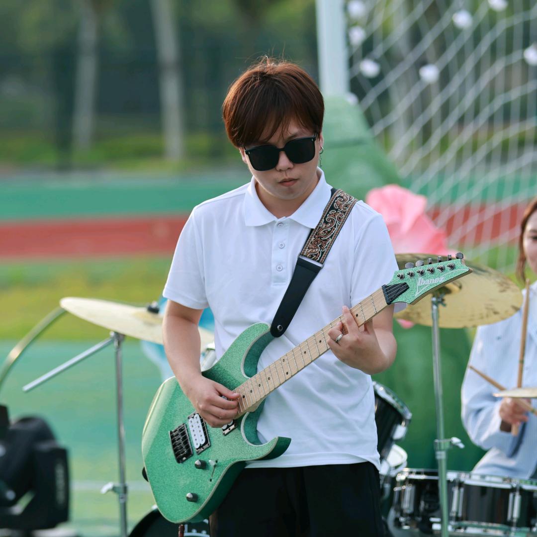 不会弹的🎸