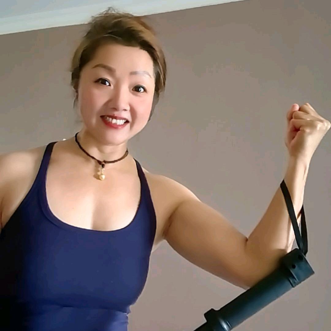 妞来给爷笑一个